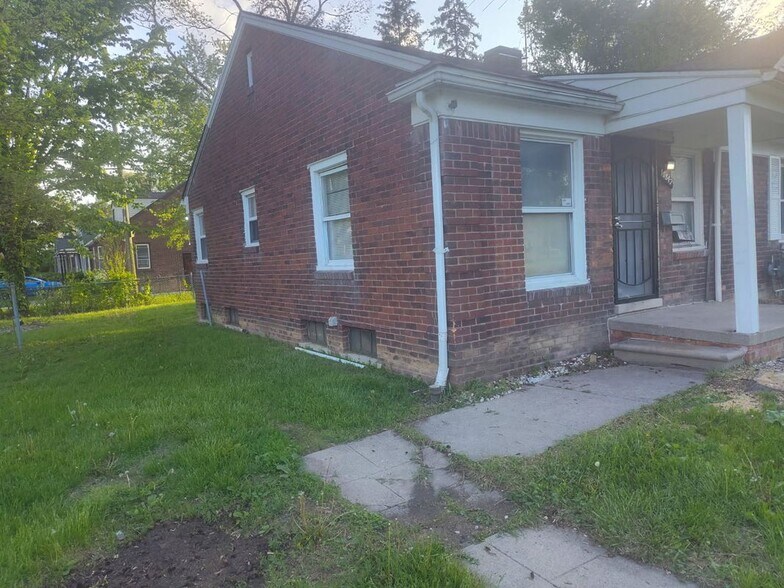 Primary Photo - 18842 Moross Rd