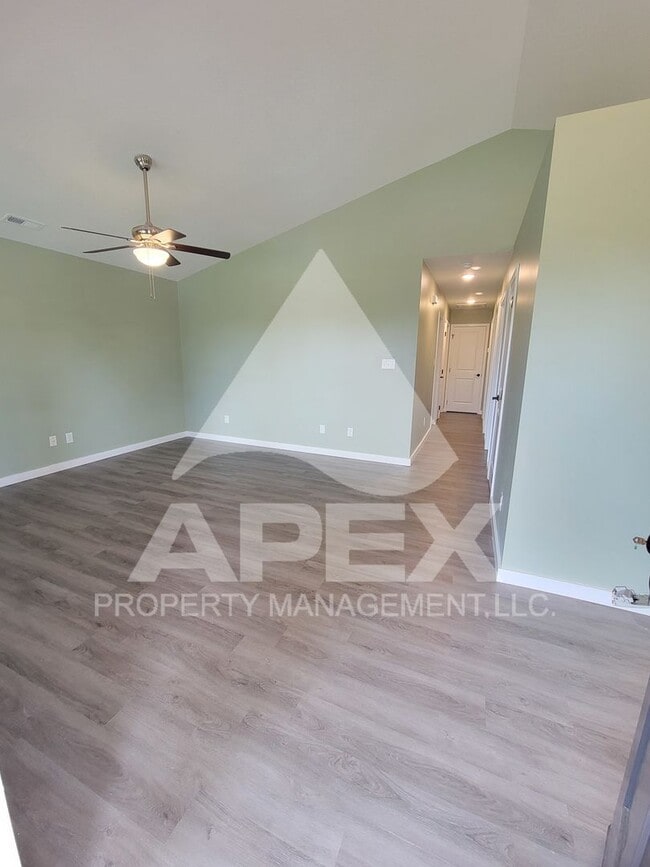Building Photo - Recently Built 3Bd - 2 Ba Single Family Ho...