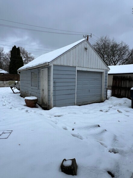 Building Photo - 18712 Brady