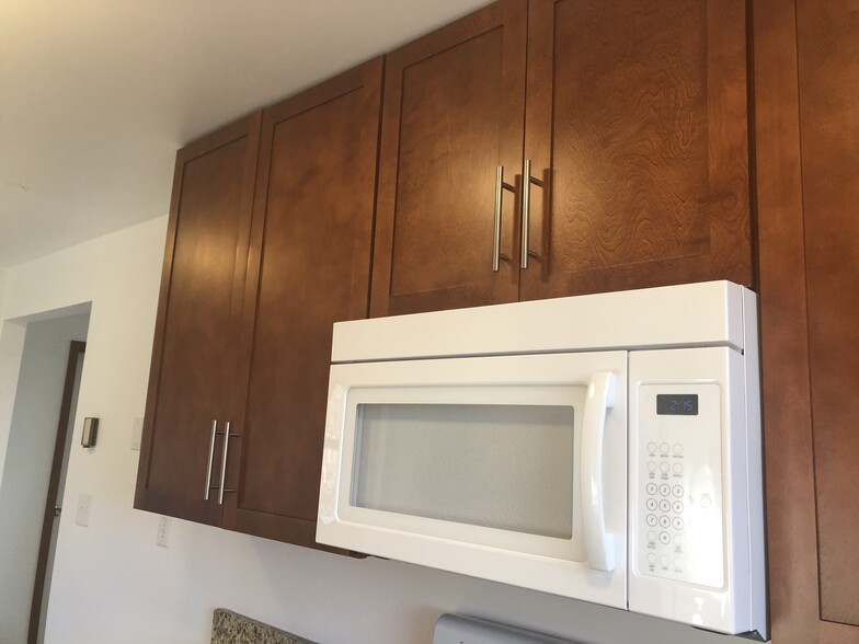 Kitchen , New Microwave - 590 Freedom Plains Rd