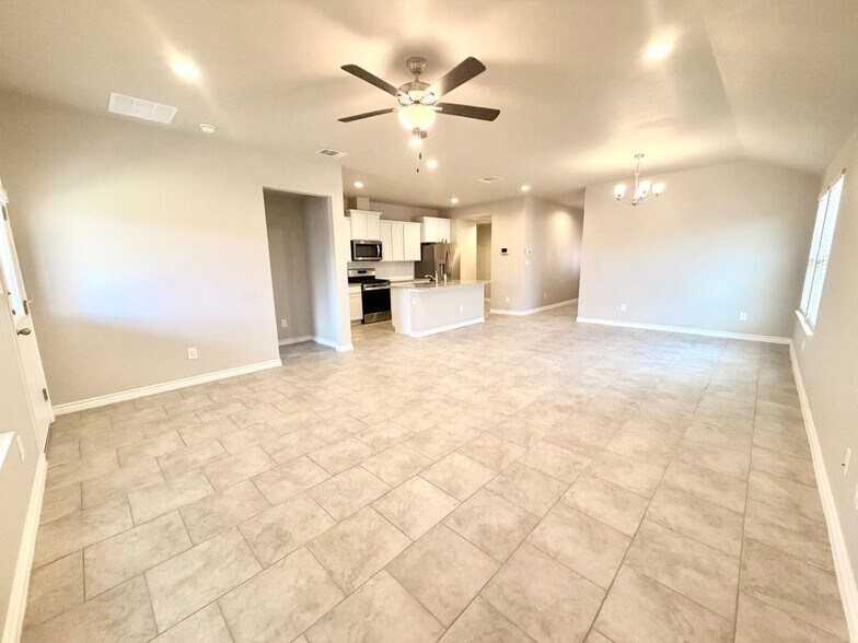 Building Photo - 7742 Lariat Toss Dr