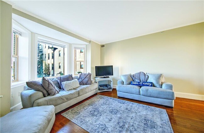 Building Photo - 1180 Narragansett Blvd