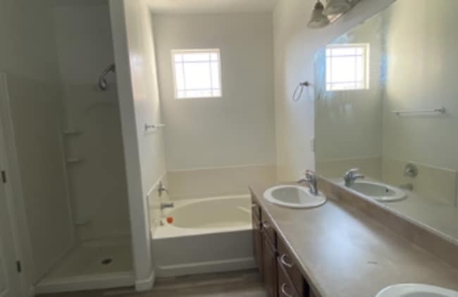 Building Photo - Newly Remodeled Three Bedroom House