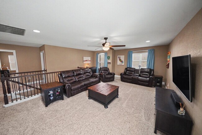 Building Photo - Exquisite 3-bedroom, 2.5-bathroom off 1604 and Culebra Road - Realtor Commission: $500
