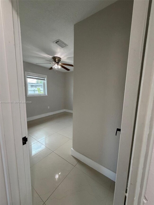 Building Photo - 9920 Jamaica Dr