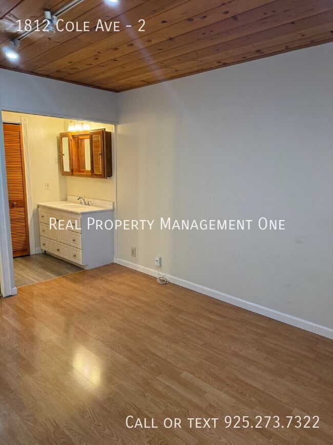 Building Photo - 1812 Cole Ave