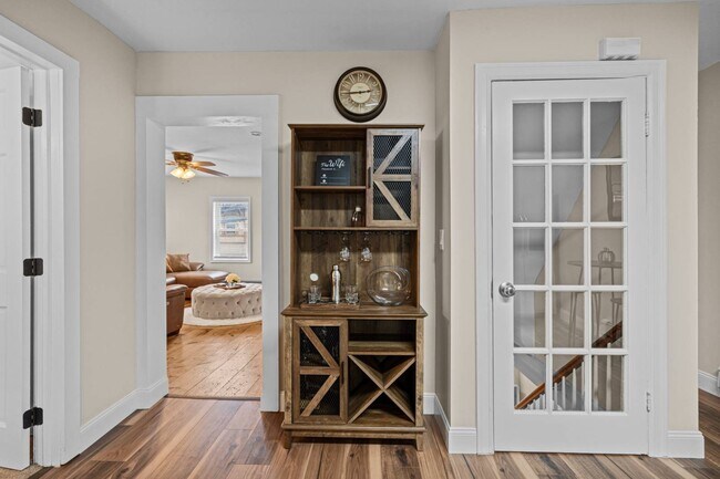 Building Photo - 266 Main St