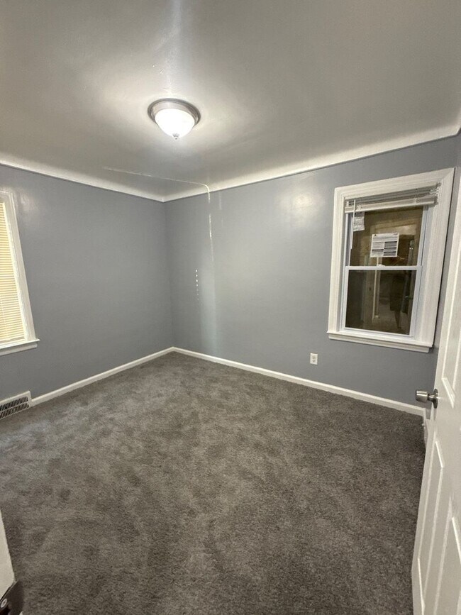 Building Photo - 3 Bedroom Home In Detroit