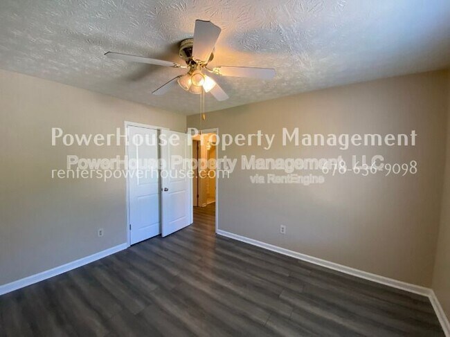 Building Photo - 10260 Piney Ridge Walk