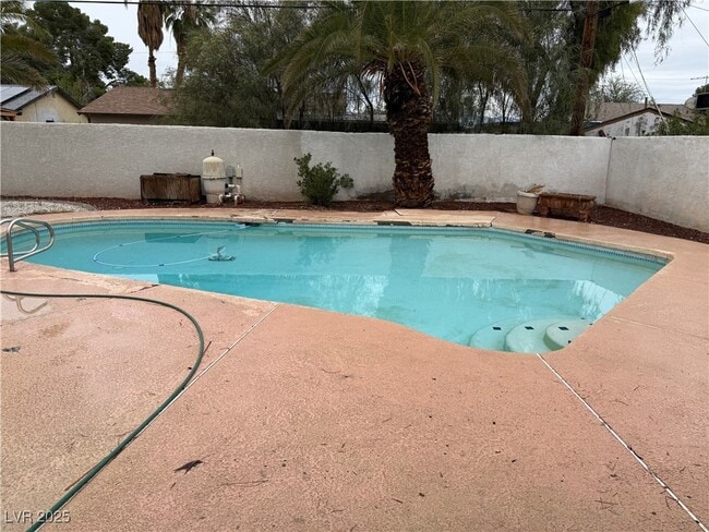 Building Photo - 5504 W Bartlett Ave