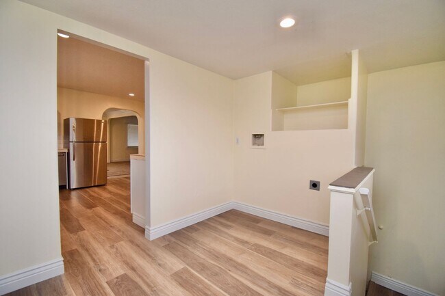 Building Photo - Remodeled 2 Bedroom Home in Salt Lake City!