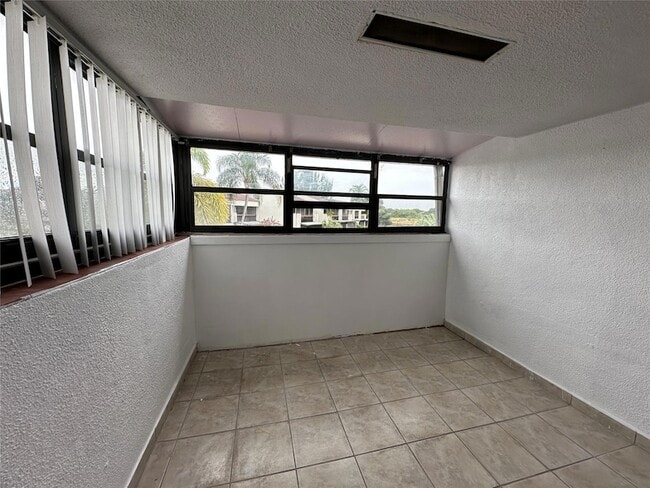 Building Photo - 6630 Racquet Club Dr