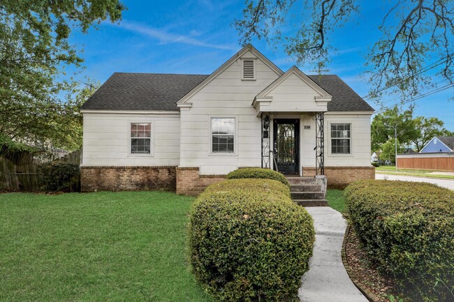 Building Photo - 7504 Elm St