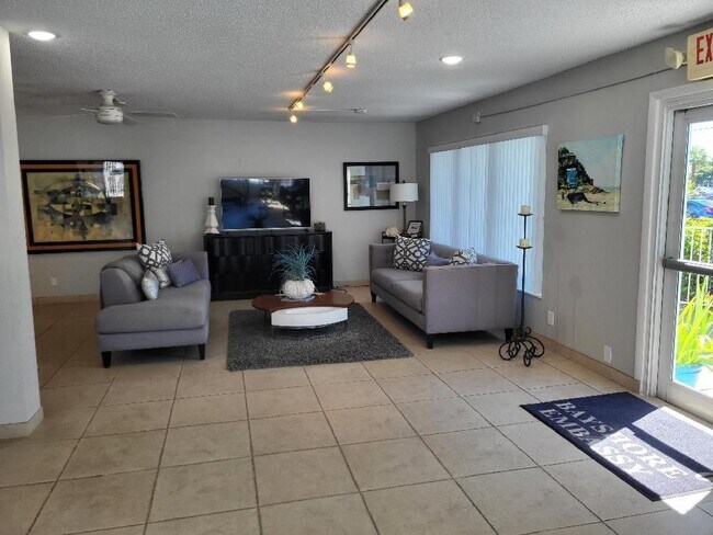 Building Photo - 550 Bayshore Dr