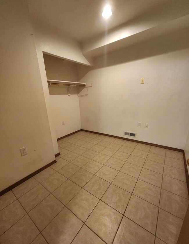 Building Photo - 304 NE 50th St