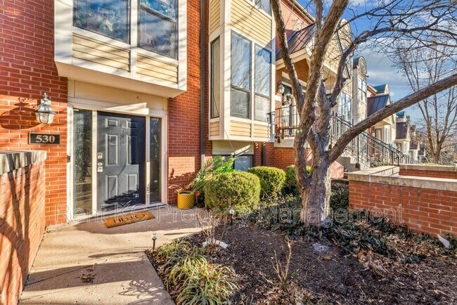 Building Photo - 530 W 10th St