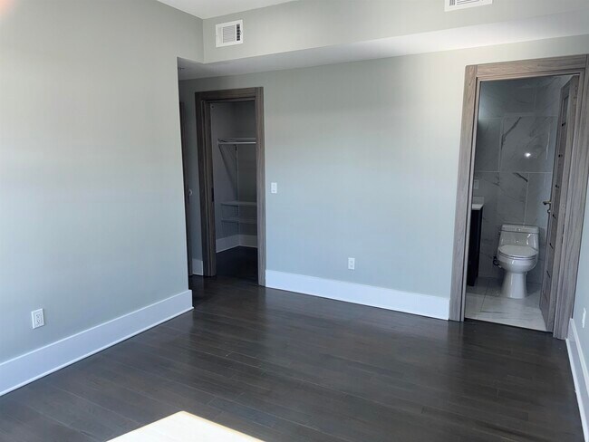 Building Photo - 76 Corbin Ave