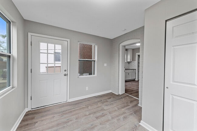 Building Photo - 2714 Hampton Ave