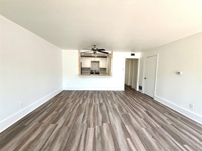 Building Photo - 5506 Beverly Hill St