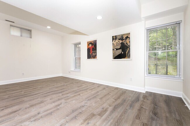 Building Photo - Beautiful and Spacious Lower Level Unit, Separate Entrance, Util. Included-Potomac, MD