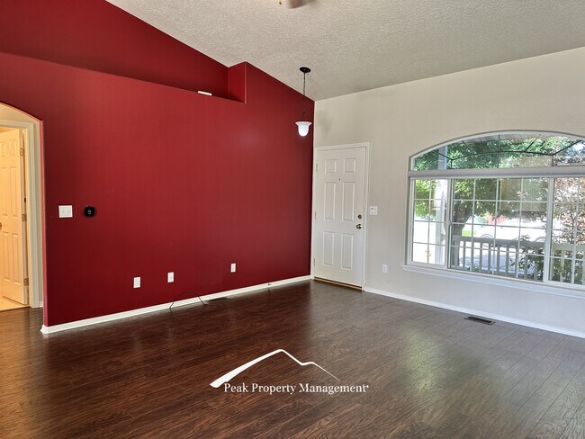 Building Photo - 605 W Mulberry Loop