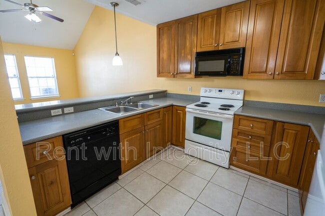 Building Photo - 3314 Sawtooth Dr
