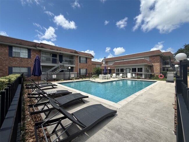 Building Photo - 2250 Bering Dr