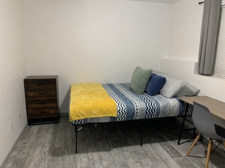 Bedroom 2 or Office - 3505 Fallon St