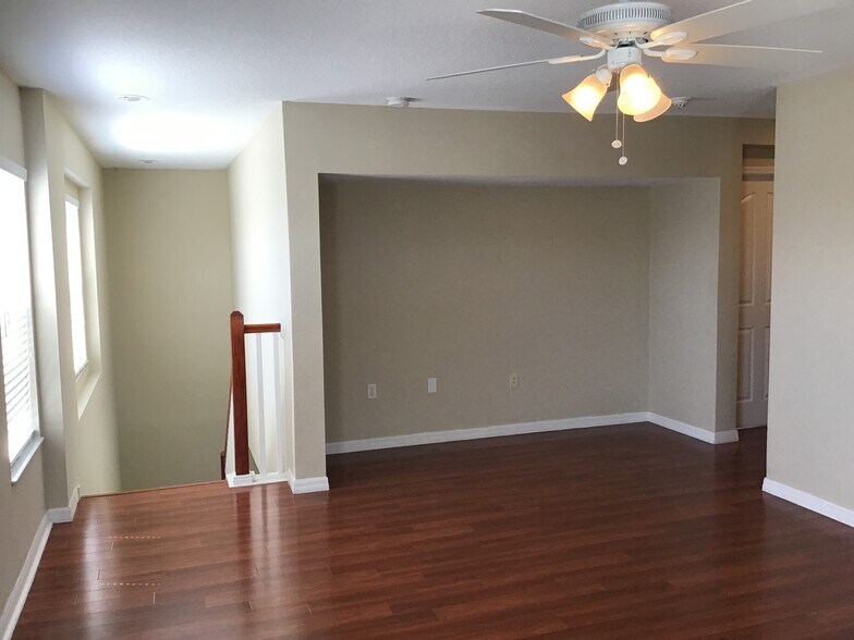 Building Photo - 2012 Bearing Ln