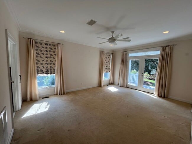 Building Photo - Welcome to Elegant Living in the Charming Porters Neck Plantation Community!