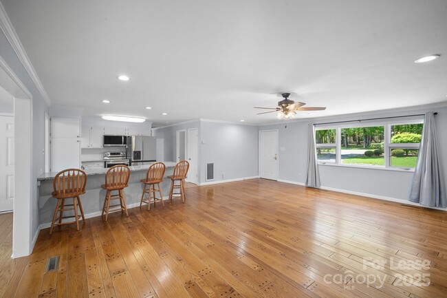 Building Photo - 173 Riverwood Rd