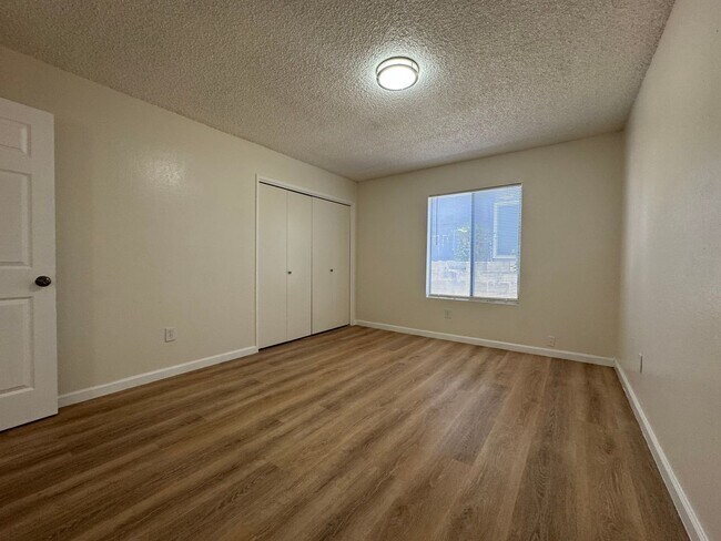 Building Photo - 4400 Tierra Verde St