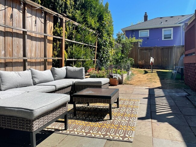 Building Photo - Immaculate and Updated Mid Century Home in Whittier Heights