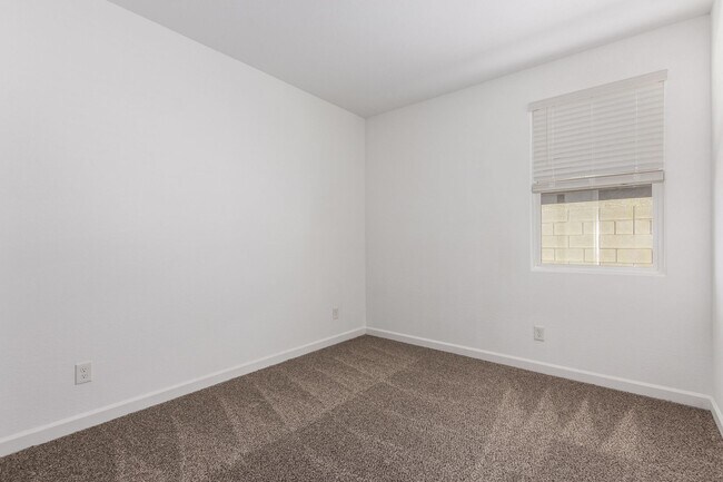 Building Photo - Brand New - Never Lived In 4 Bedroom / 2 B...