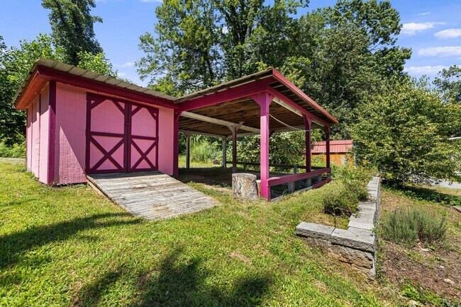 Building Photo - 513 Hiawassee Ave