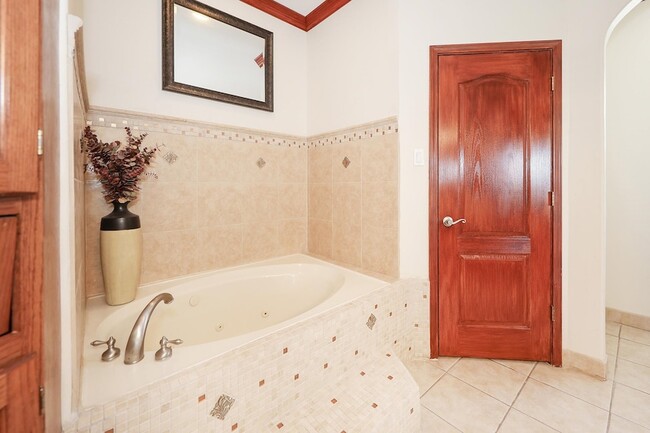 Building Photo - 6514 Grande Bay