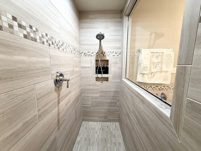 Building Photo - Beautiful 4 Bedroom Rental with Garage & Outdoor Living Space