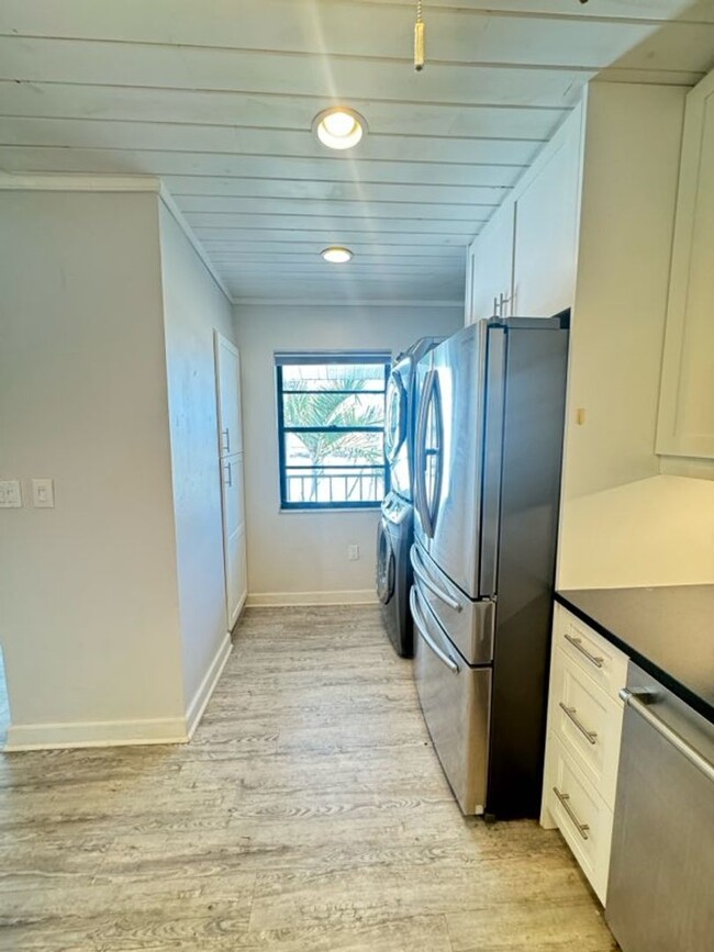 Building Photo - Annual modern 2-bedroom, 2-bath condo in t...