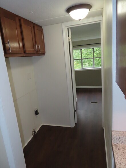 Building Photo - 8911 Pembroke Oak Grove Rd