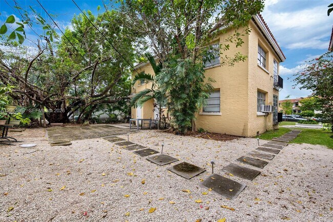 Building Photo - 39 Sidonia Ave