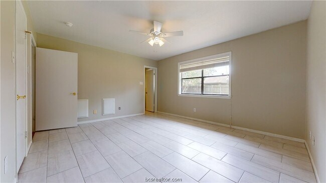 Building Photo - 1003 Val Verde Dr