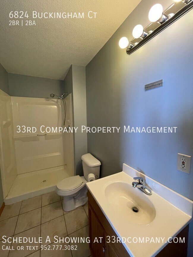 Building Photo - Bright, Updated Twin Home on Cul-de-sac ne...