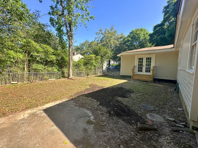 Building Photo - 5207 Azalea Cir S