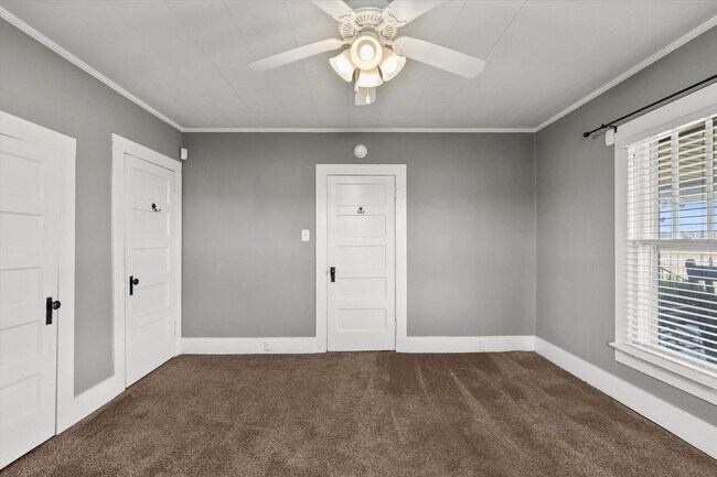 Building Photo - Charming Farmhouse on the West Side of Ath...