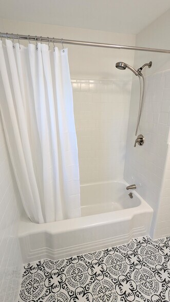 Building Photo - 852 Smith St