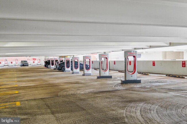 Building Photo - 1915 Towne Centre Blvd