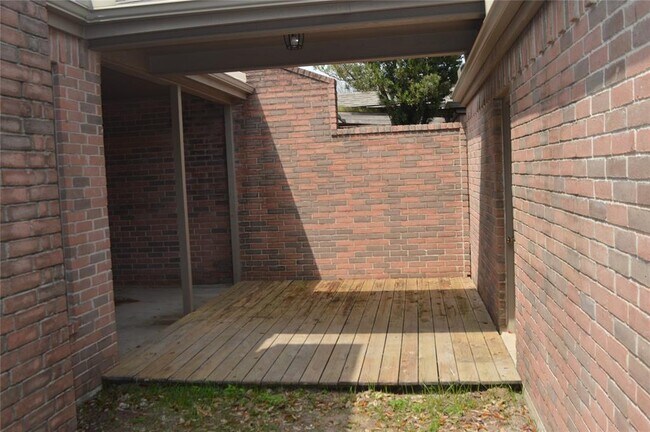 Building Photo - 111 Manor Pl