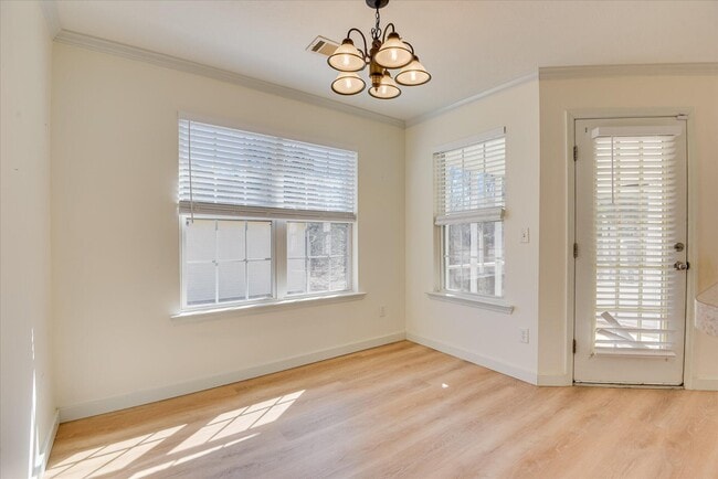 Building Photo - 909 Watsonia Dr