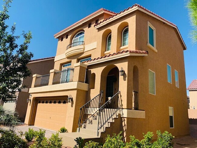 Building Photo - Beautiful Southwest Home with Dual Primary...