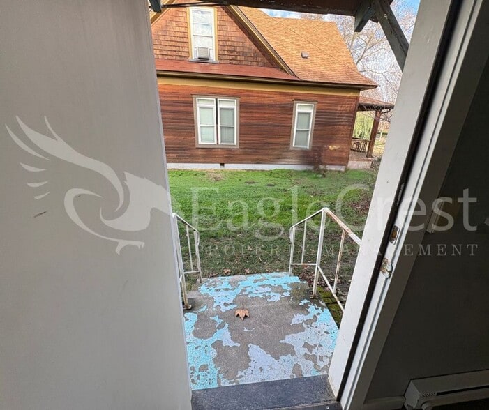 Building Photo - 401SUMACH